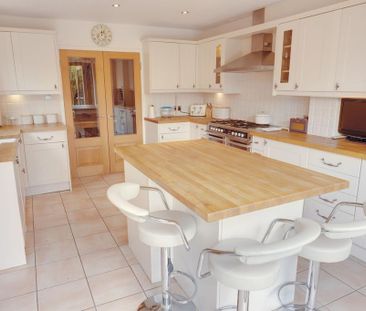 3 bedroom semi-detached house to rent - Photo 4