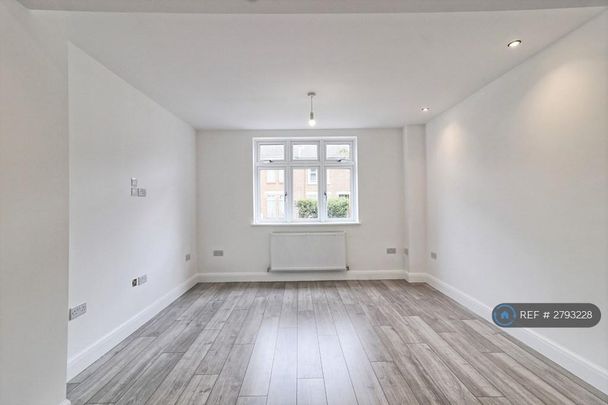 4 bedroom terraced house to rent - Photo 1