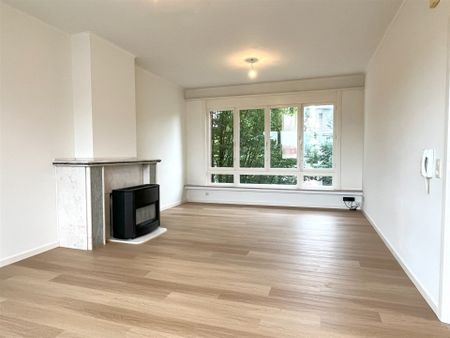 Appartement met 1 slaapkamer, terrasje en garage! - Photo 2