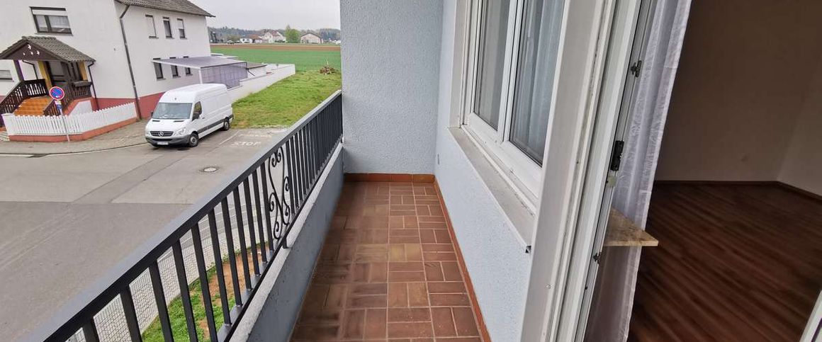 Ramstein-Miesenbach - 4 ZKB, Einbauküche, 2 Balkone, Stellplatz, Tageslichtbad, Gartennutzung - Foto 1
