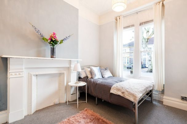 Bedsit, Cranbrook Road, BS6 - Photo 1