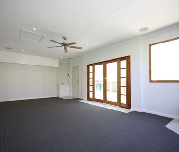 Redan 2BR, 1 BA, spacious home, oversized yard, 1.5kms to hospitals... - Photo 2