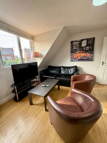 5 bed Apartment for Rent - Photo 2