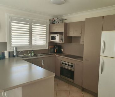 BEAUTIFULLY APPOINTED & FULLY FURNISHED DUPLEX IN QUITE CUL-DE-SAC ... - Photo 1