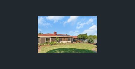 PERFECT LOCATION AND PRESENTATION - Photo 5