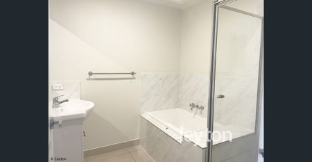 Modern Townhouse - Photo 4