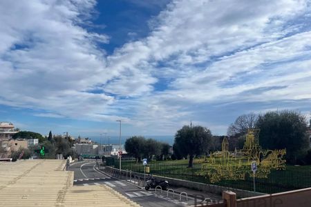 NICE (Fabron) : Grand studio, terrasse, vue mer - Photo 2