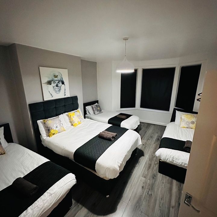 Room in a Shared House, Queens Drive, L4 - Photo 1