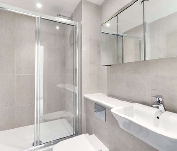 A stylish apartment boasting contemporary accommodation. - Photo 6