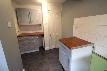 2 bedroom terraced house to rent - Photo 5