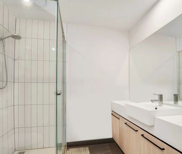 When Location is Priority - Westfield & Station at your Doorstep! - Photo 1