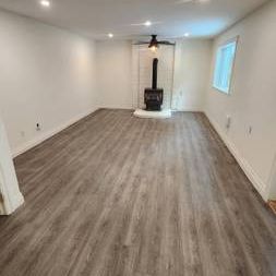 Beautifully Renovated 2 bedroom, 1 bath Lower Suite - Photo 4