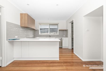 7 Florence Avenue, Ringwood North VIC 3134 - House For Rent | Domain - Photo 3