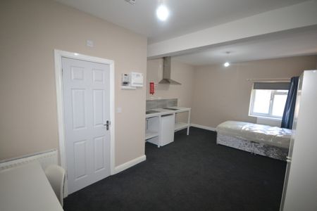 6 bed End Terraced House for Rent - Photo 2