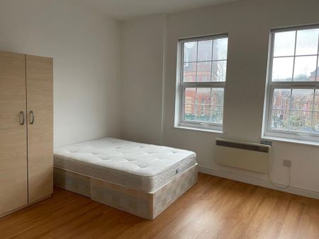 4 bedroom flat to rent - Photo 3