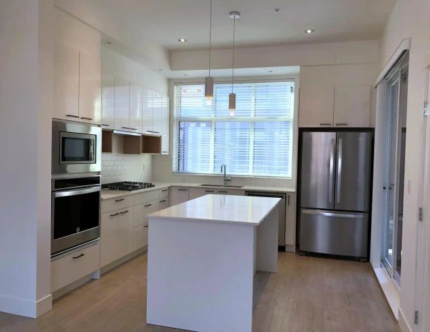 37 20852 78B AVENUE — 4 Bedroom - Photo 1