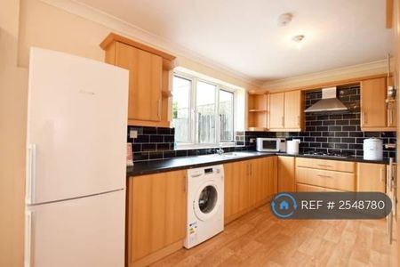 1 bedroom in a house share to rent - Photo 3