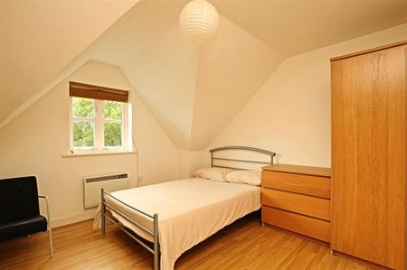 3 bedroom flat to rent - Photo 3