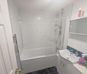 The Laurels, Southwater, Horsham, RH13 - Photo 4