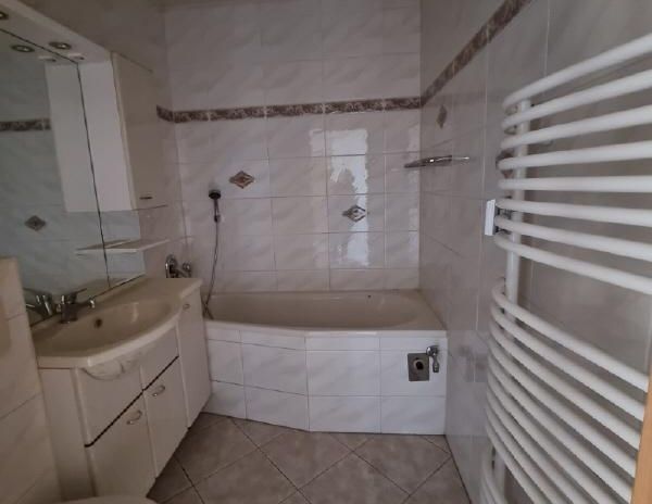 Super Ausblick - Balkon - Fahrstuhl - Erstbezug nach Sanierung! - Foto 1