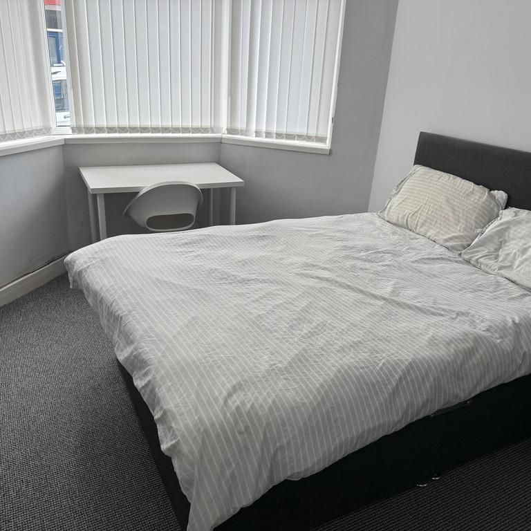 6 bedroom terraced house to rent - Photo 1