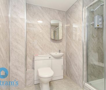 5 bed Apartment for Rent - Photo 6