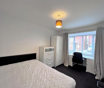 5 bedroom detached house to rent - Photo 3