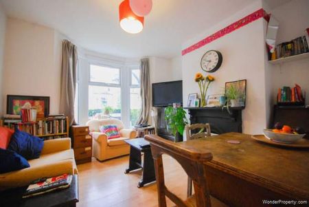 2 bedroom property to rent in London - Photo 2