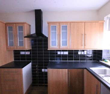 2 bedroom end of terrace house to rent - Photo 4