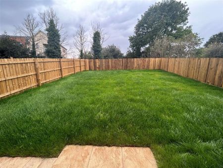 4 bedroom detached house to rent - Photo 4