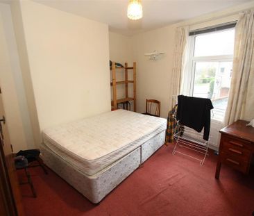 4 bedroom private hall to rent - Photo 1