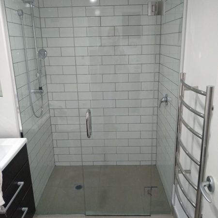 Charming Two-Bedroom Apartment in Prime Takapuna Location - Photo 3