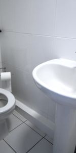 Flat 4, 30 Kelso Road, LS2 9PR, Leeds - Photo 4