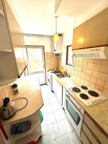 1 bedroom in a house share to rent - Photo 4