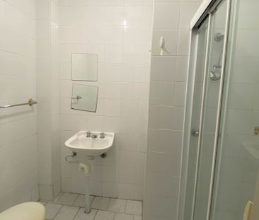 Two Bedroom - Split Level - Photo 4