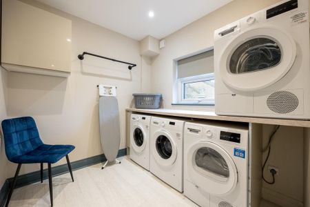 1 bedroom in a house share to rent - Photo 2