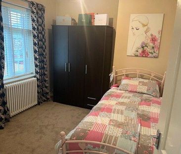 3 bedroom terraced house to rent - Photo 2