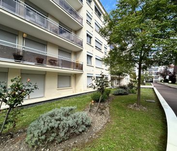 Location Appartement 2 pièces 40m² ST MAUR DES FOSSES 94100 - Photo 5