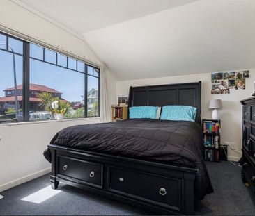Modern 3-Bedroom Sunny Townhouse in Karori - Photo 4
