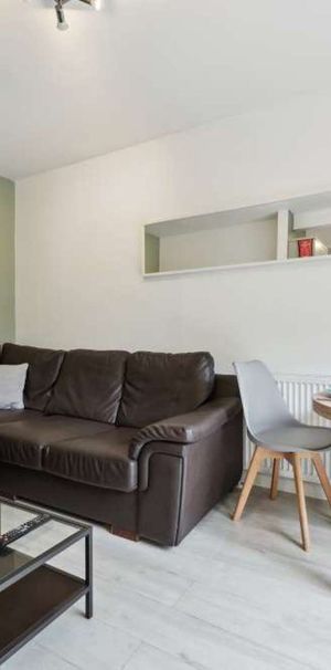 🫧We are Pleased To Offer This Well Maintained And Clean Property, Situated In The Highly Sought After Residential Area Of Deeds Grove🫧 Room 2 - Photo 1