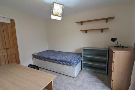 5 bedroom terraced house to rent - Photo 4