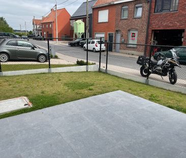 Drie slaapkamer EENGEZINSWONING met garage & tuin - Photo 1