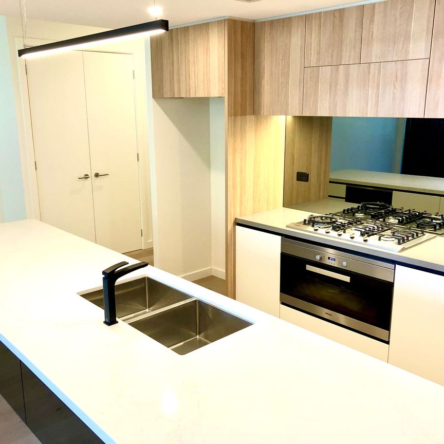 Executive Style Apartment in the Heart of the City - Photo 1