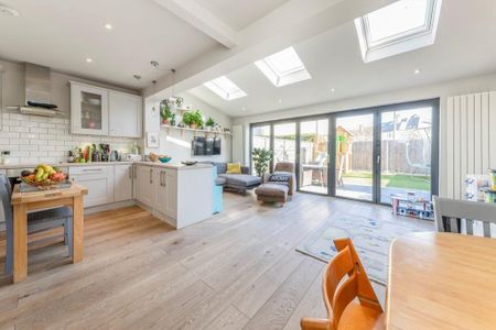 3 bedroom terraced house to rent - Photo 2