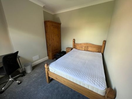 4 Bed Student Accommodation - Photo 3