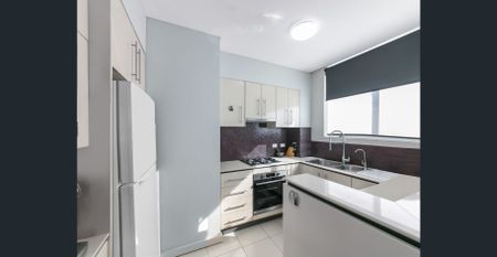 Modern Two Bedroom Apartment - Photo 3