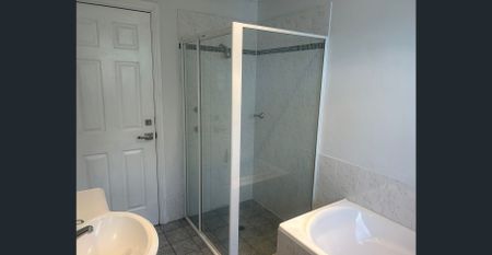 Fantastic 3 Bedroom Townhouse!! - Photo 5