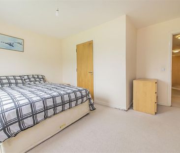 2 bed Flat To Let - Photo 6