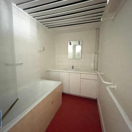 Location Appartement 3 pièces 115m² ST ETIENNE 42000 - Photo 3