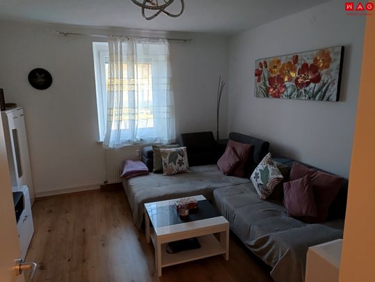 Ein Preis, der begeistert: gepflegte 3-Zimmer-Wohnung in grüner Stadtrandlage von Steyr Münichholz! Hell, modern und perfekt für entspanntes Wohnen mit Wohlfühlfaktor! - Photo 1